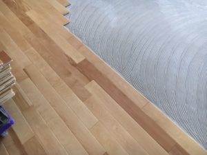 高等学校商業科棟、フローリング直貼り