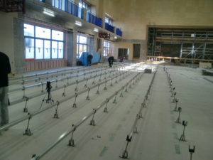 体育館組床式鋼製床下地施工