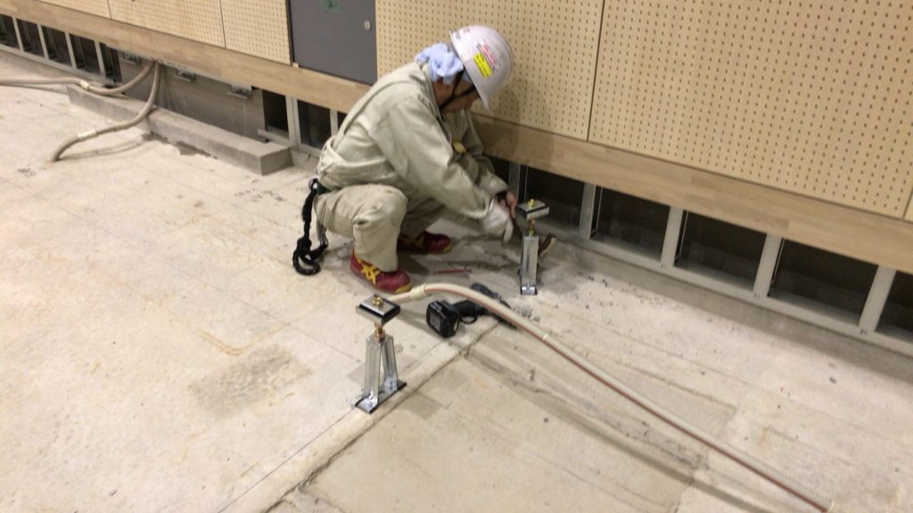 大学キャンパス内体育館新設工事に伴う鋼製床下地及びスポーツフロア施工
