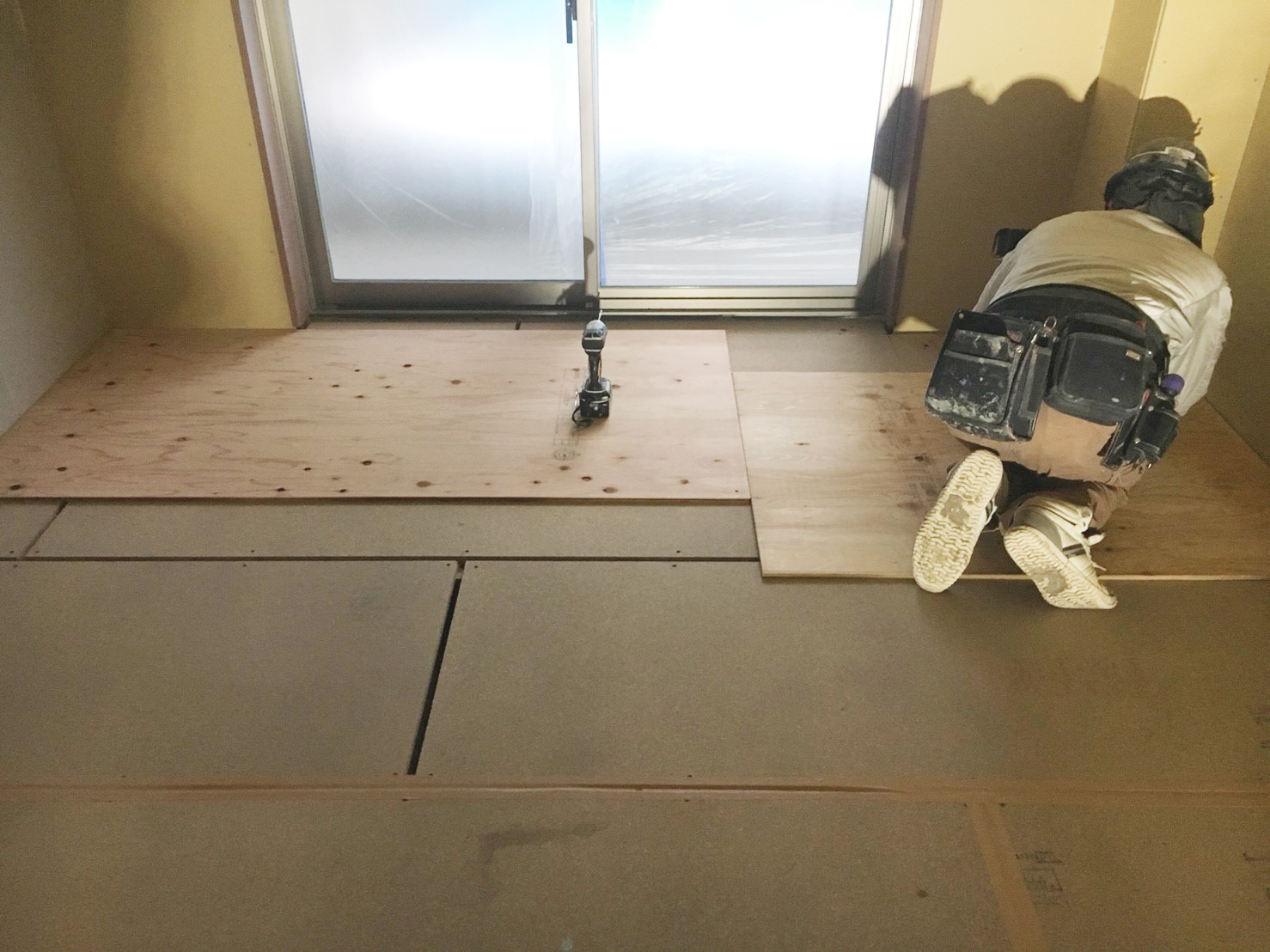 置床・乾式二重床・捨て貼り床工事
